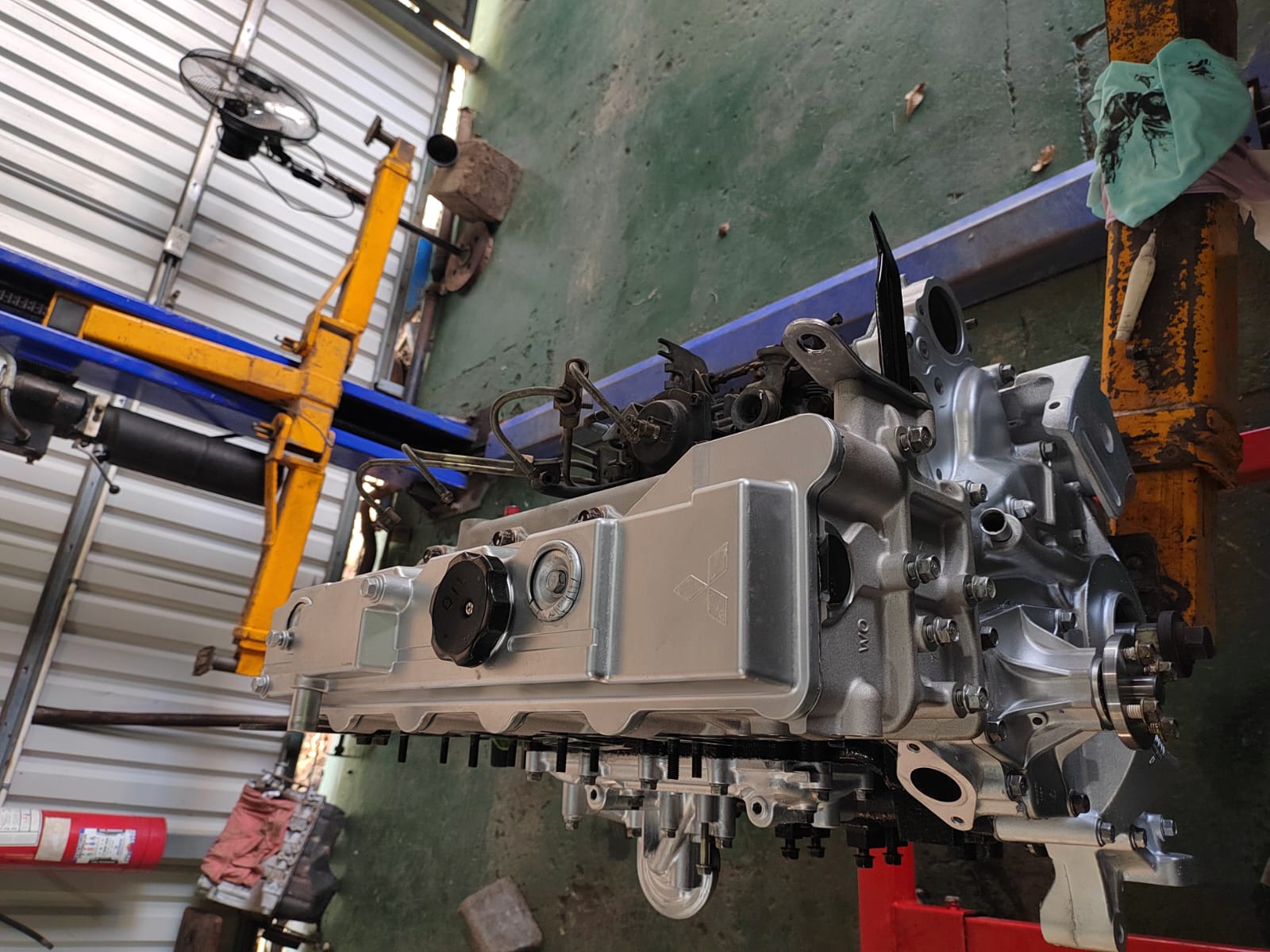 Motor pintado plata